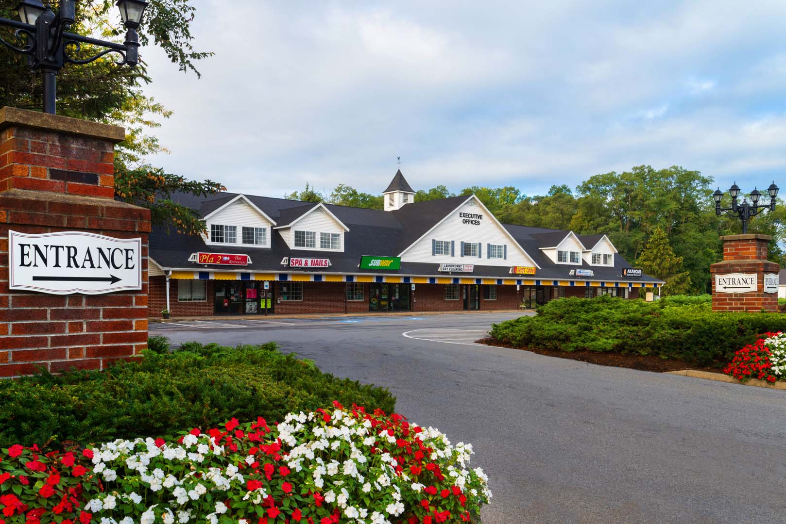 AlbMgt-Guilderland-2568_Exterior_Entrance