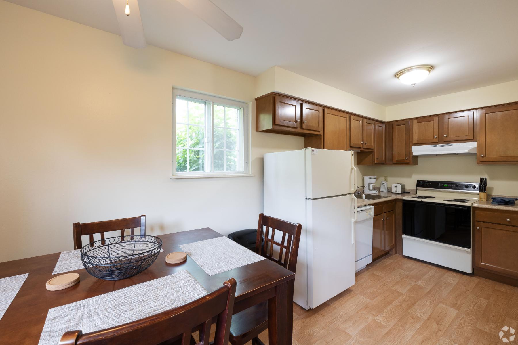 Carpenter Village Apartments Guilderland, NY Livingroom & Kitchen Carpenter Village Apartments Guilderland, NY Livingroom & Kitchen
