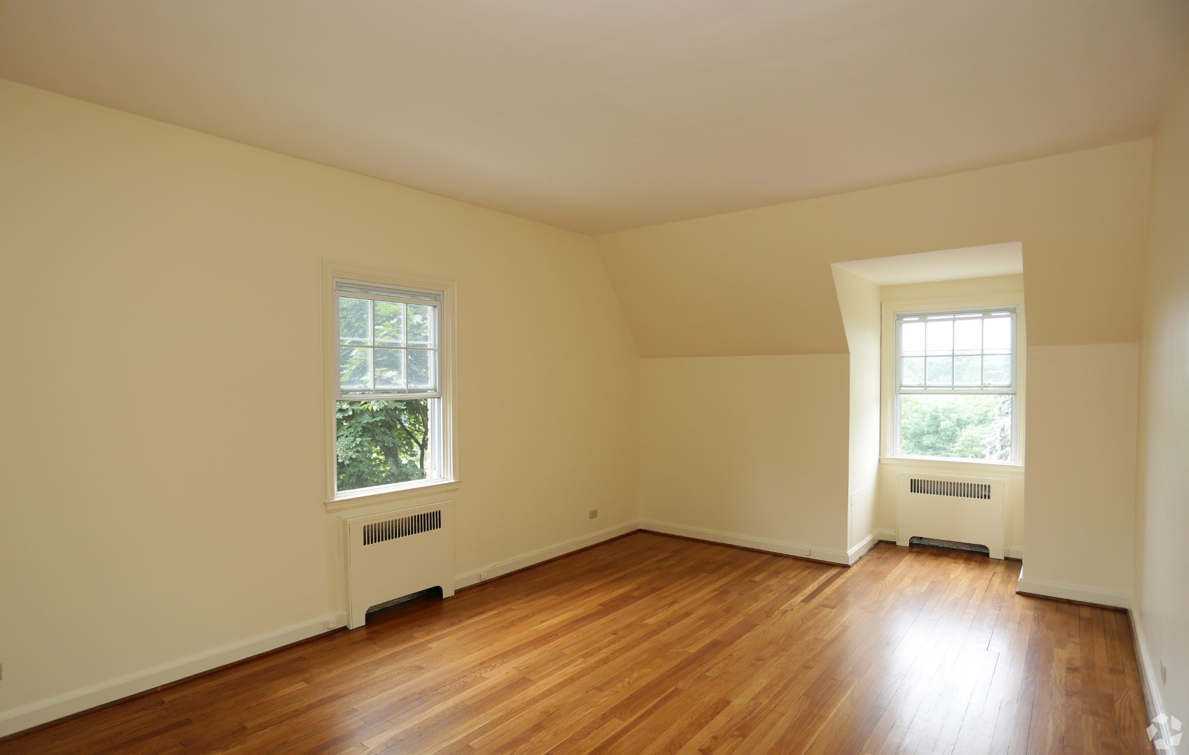 Dutch Village Apartments – Menands, NY Bedroom Dutch Village Apartments - Menands, NY Bedroom